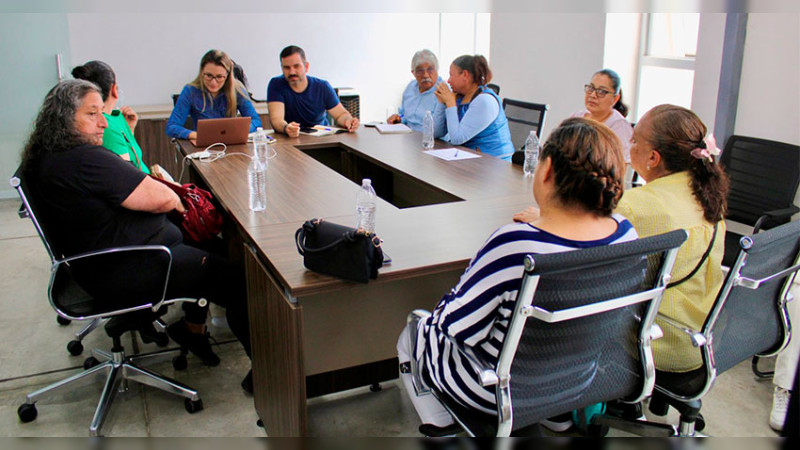  Yankel Benítez se reúne con vecinos de San Bartolomé y 8 de agosto 
