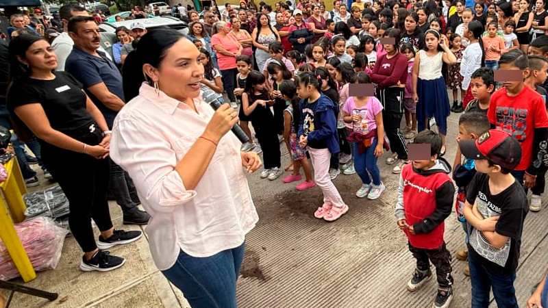 Adriana Campos Huirache continúa apoyando a las familias con el regreso a clases 