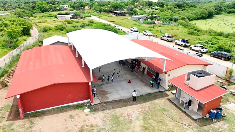 La escuela primaria "Francisco I. Madero" de La Parota ya tiene su nuevo techumbre 