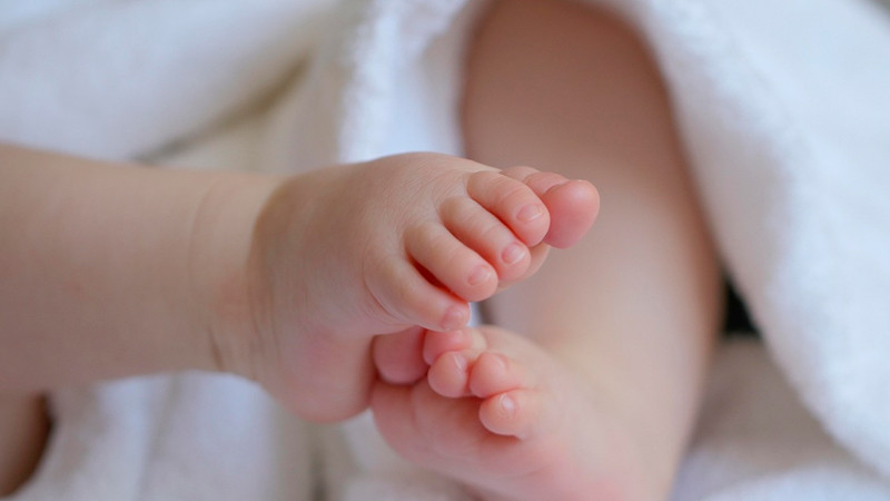 Padre atenta contra la vida de su hijo de 2 años para no pagar pensión; menor se encuentra en estado crítico 