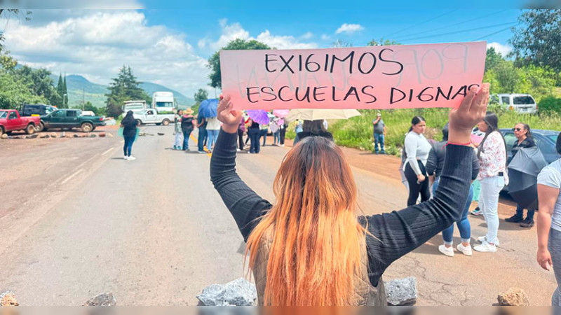 Manifestantes cierran la carretera Quiroga-Morelia; piden mejoras y clases para escuelas  
