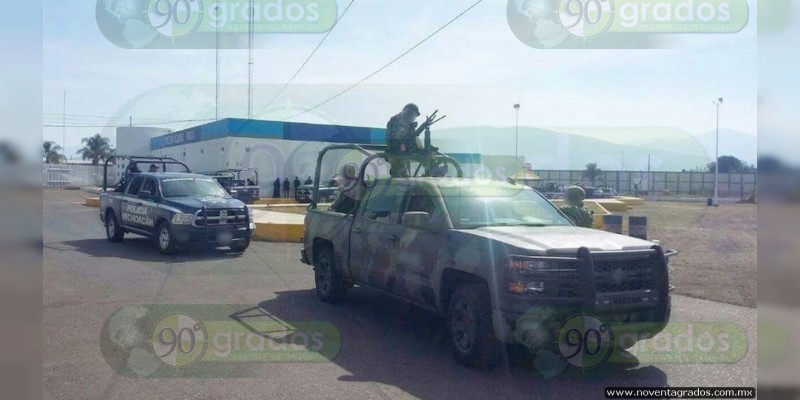 En operativo, detienen a dos con armas y droga en Jiquilpan - Foto 1 