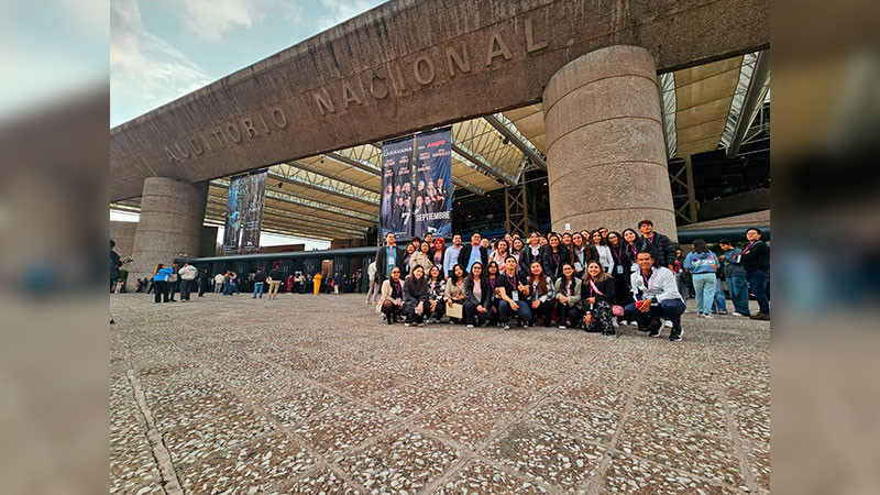 Alumnas y alumnos de excelencia de la UMSNH asisten al evento “México, Siglo XXI” 