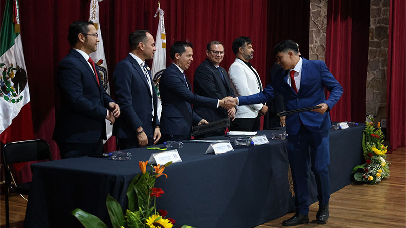 A seguirse preparando para mantener el liderazgo, convocan a egresados de la Facultad de Ingeniería Eléctrica 