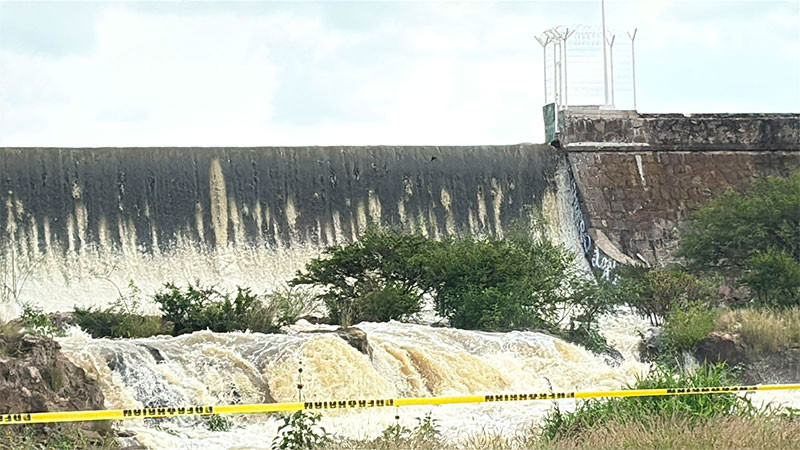Atendieron a dos personas en albergue por escurrimiento de presa en Tequisquiapan  
