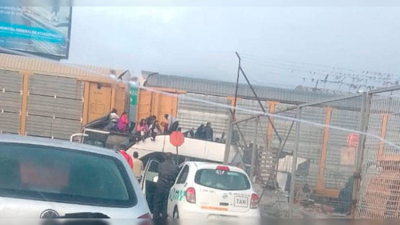 Aumenta a 10 el número de víctimas mortales por impacto de tren con autobús de pasajeros en el Edomex 