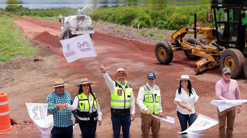 Rehabilitación carretera en Michoacán al 45 %; se abre camino al desarrollo: Bedolla  