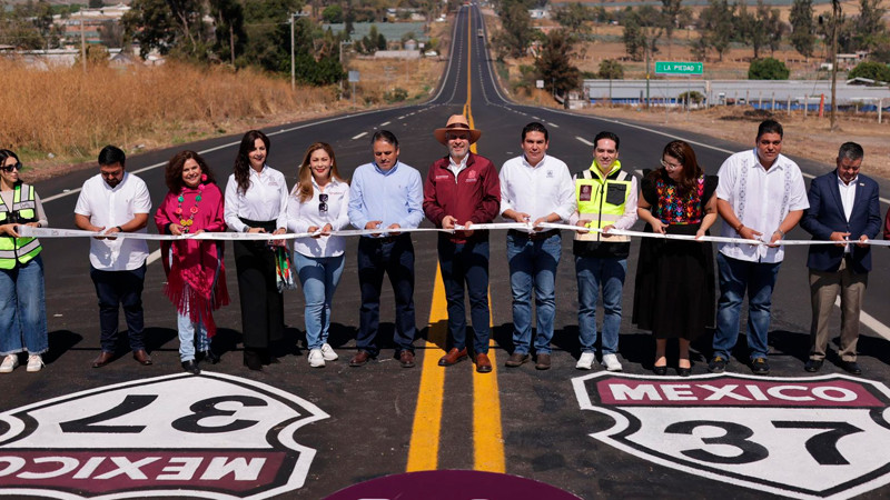 Rehabilitación carretera en Michoacán al 45 %; se abre camino al desarrollo: Bedolla  