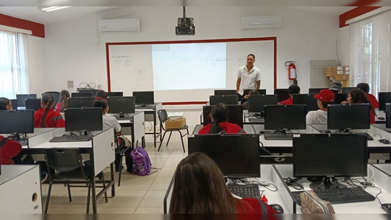 Imparte CECA la capacitación "Dale Color a tu Vida" a líderes del programa Club de Paz del COBAQ 