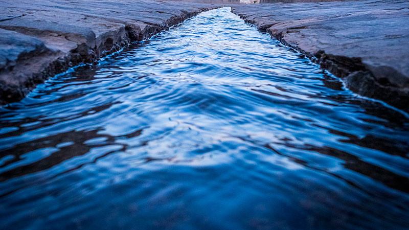 A la orilla de un canal de aguas negras encuentran cuerpo de un bebé sin vida en Hidalgo 