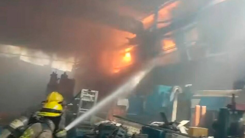 Al menos dos heridos por incendio en parque industrial de Escobedo, Nuevo León 