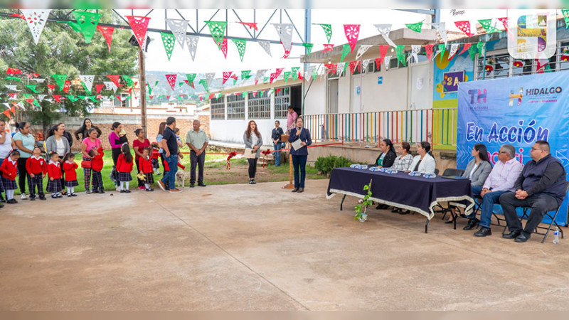 Asiste Jeovana Alcántar a la inauguración de la techumbre en el Preescolar Estefanía Castañeda de Ciudad Hidalgo, Michoacán  