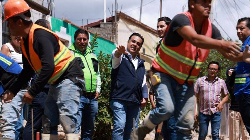 Entrega Luis Nava obra social en Tequisquiapan, Querétaro 