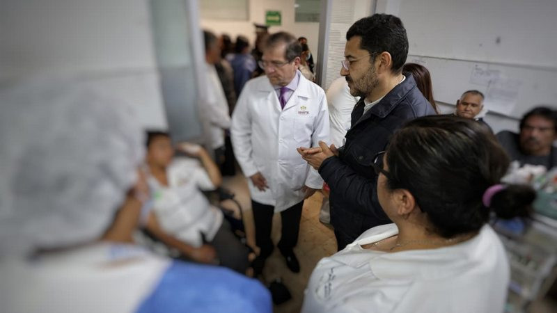 Atiende ISSSTE a 32 personas por explosión e incendio en Iztapalapa; una falleció: Martí Batres 