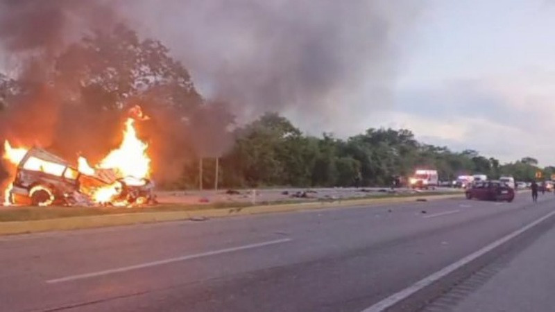 Trágico accidente en la carretera Mérida-Campeche deja al menos 15 personas sin vida 