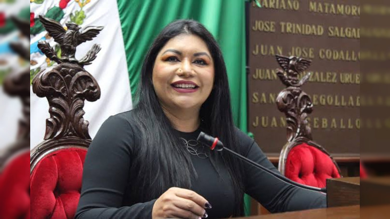 A punta de pistola roban camioneta a la exdiputada Brenda Fraga en Uruapan, Michoacán 