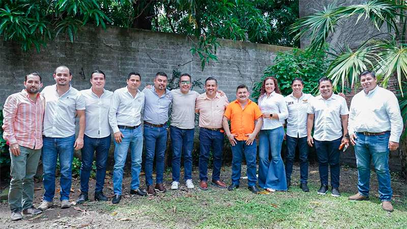 Víctor Manríquez dialoga con jóvenes empresarios para detonar el desarrollo de Lázaro Cárdenas e impulsar a las nuevas generaciones 