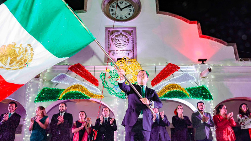 Encabeza Josué David Guerrero la Ceremonia del Grito de Independencia en Corregidora 