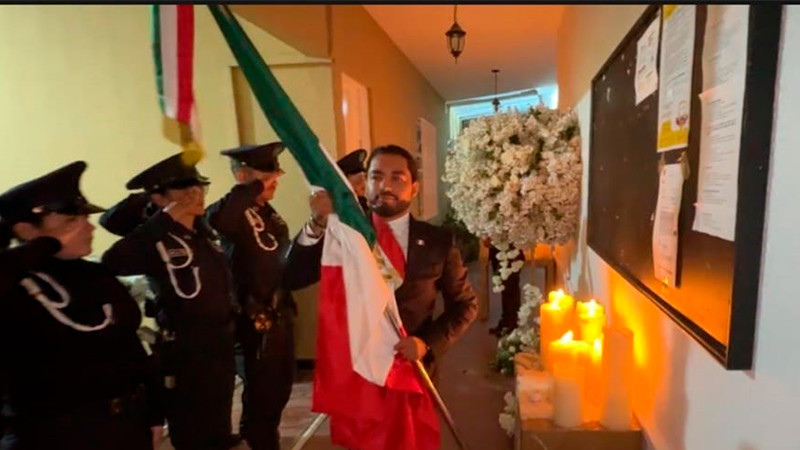 Humberto Jiménez encabezó la Ceremonia del Grito de Independencia en Los Reyes 