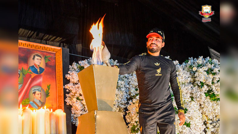 El fuego patrio iluminó Los Reyes 