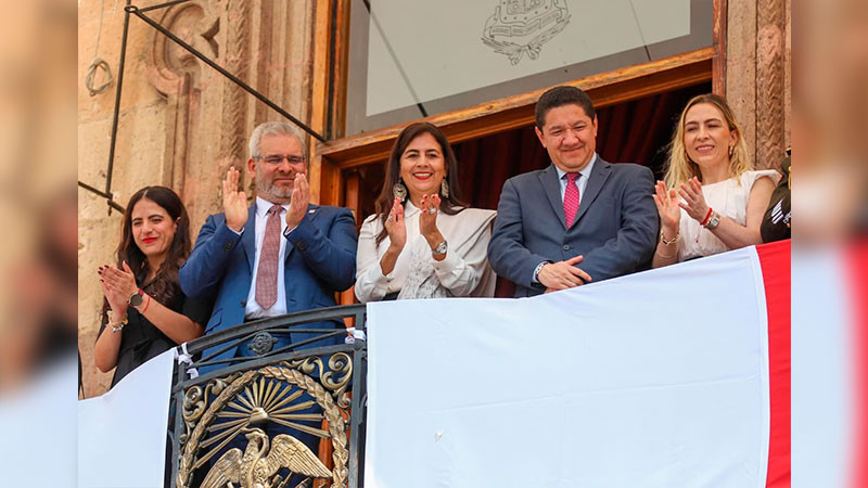 Campeones nacionales e internacionales participan en desfile patrio: Gabriela Molina 