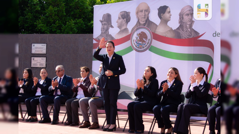 La Presidenta Municipal, Jeovana Alcántar, encabezó el Acto Cívico y Desfile Cívico Militar conmemorativo al CCXV Aniversario de la Independencia de México. 