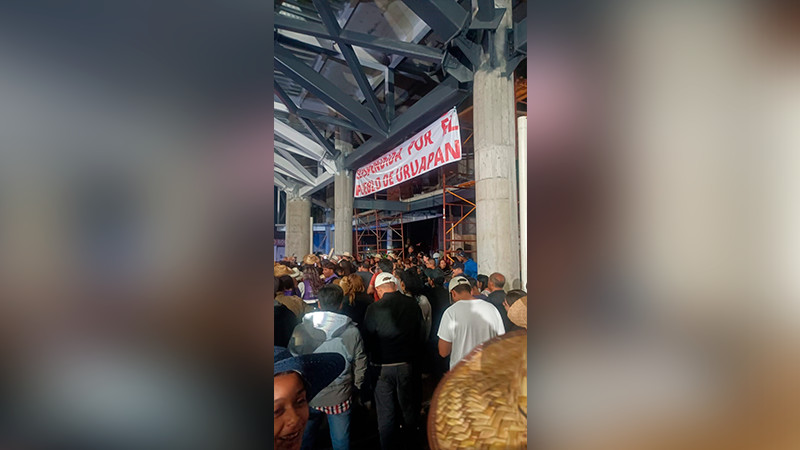 Alcalde de Uruapan clausura obras del teleférico en protesta contra la violencia 