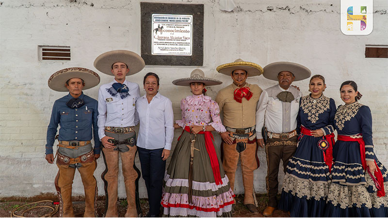 Jeovana Alcántar, asistió a la Tradicional Charreada, donde inauguró la techumbre de la manga del Lienzo Charro María Quiroz 