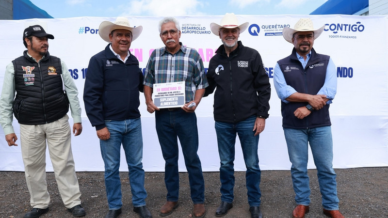 Entrega SEDEA suplemento alimenticio a apicultores queretanos 