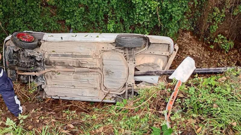 Tráiler se queda sin frenos en la Zitácuaro-Toluca y provoca tragedia; hay un muerto y varios heridos 