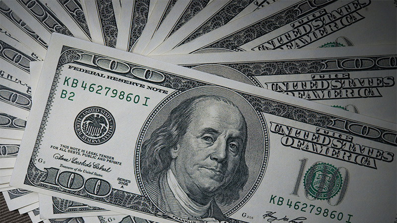 El peso cede ante el dólar luego de una racha de ganancias. 