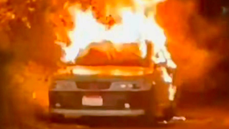 Se incendia taxi en Morelia, Michoacán; habría sido por falla mecánica 