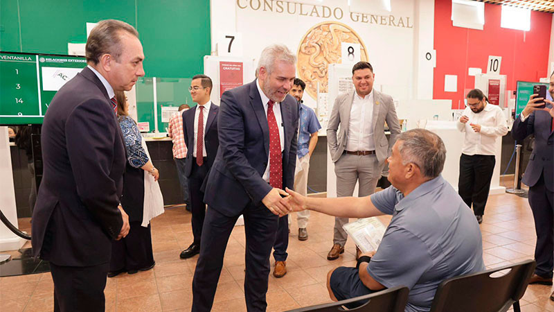 Bedolla estrecha relación con el consulado de Chicago en apoyo a migrantes 