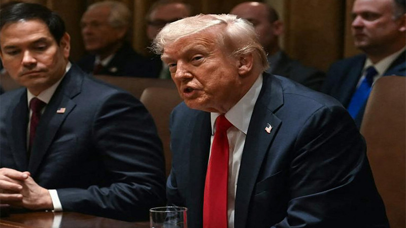 Donald Trump sube la tarifa para visas H-1B a 100 mil dólares 