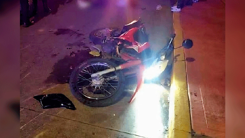 Mujer pierde la vida en percance vial entre motocicletas en Tanhuato, Michoacán 
