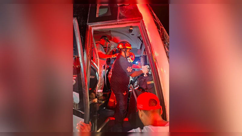 Accidente en carretera de Coyuca de Benítez cobra la vida de 5 personas 
