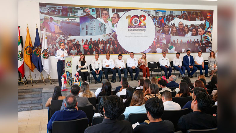 Vivan la Universidad orgullosos de su historia, manifiesta Yarabí Ávila ante estudiantes zamoranos  