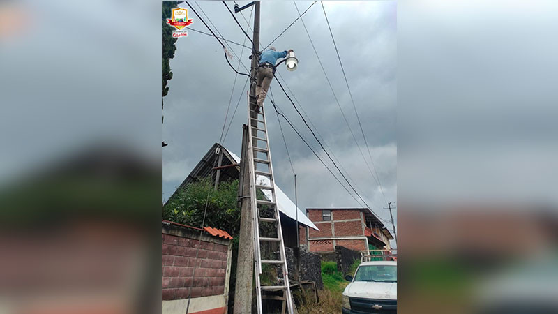 Más luz para Zacán, más seguridad para todos: Humberto Jiménez continúa con la mejora de los servicios 