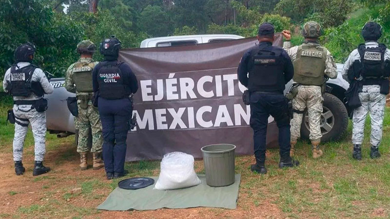 Tras operativo en Uruapan, dan con vehículo ligado a atentado contra la base de la Policía Municipal; dentro del vehículo había 15 kilos de sustancias ilícitas 