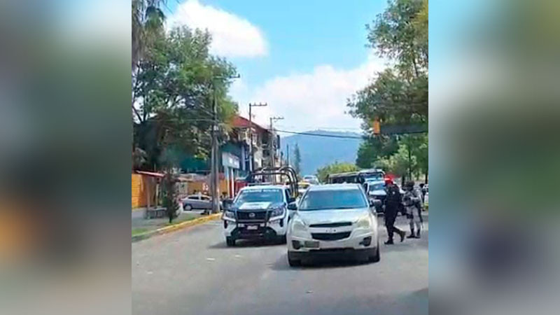 Se incendia tráiler en la Morelia-Pátzcuaro; al parecer el siniestro fue provocado 