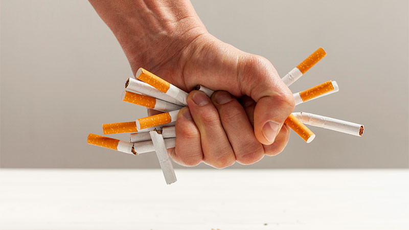 Subir impuestos a cigarros podría beneficiar al crimen organizado, alertan expertos.