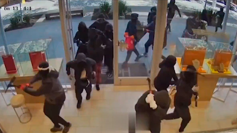 Se registra robo masivo en joyería de California; se llevaron casi 1 mdd de mercancía 