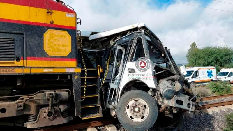 Choque entre tren y autobús de pasajeros deja al menos 5 muertos y 23 heridos en Guanajuato 