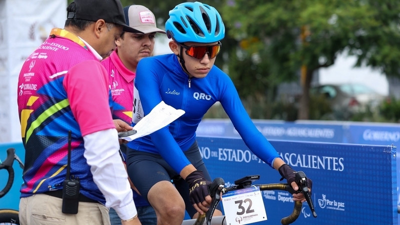 Paraciclista queretano rompe récord en medallas de oro en Paralimpiada Nacional 