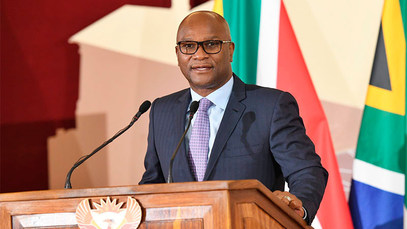 Localizan sin vida al embajador de Sudáfrica en Francia afuera de un hotel en París 