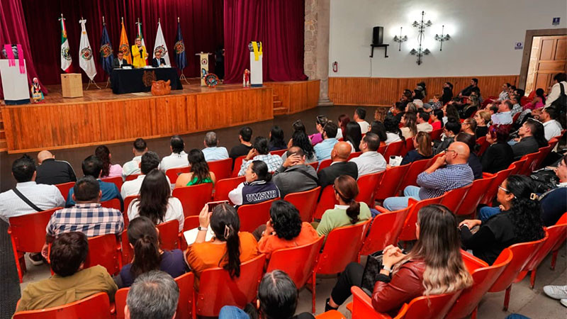 Vamos a respaldar su futuro laboral en la UMSNH, señala Yarabí Ávila ante docentes; las y los profesores reconocen que se dignifique su labor 