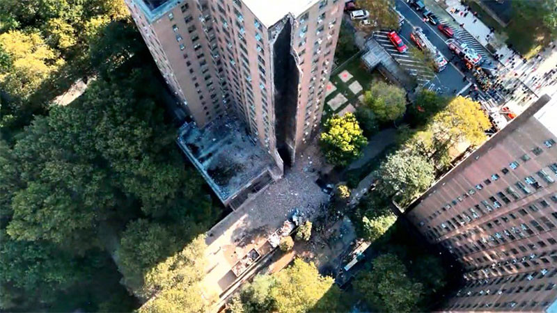 Se derrumba parte de un edificio de departamentos en Nueva York por explosión de gas 