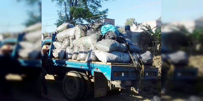 14 vehículos, 3 armas y droga, asegurados en Michoacán el fin de semana - Foto 1 