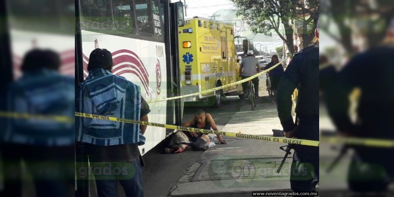 Microbús atropella a mujer de la tercera edad, en Zamora - Foto 1 