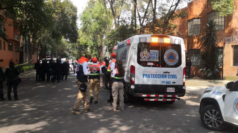 Policías frustran asalto en la colonia Juárez de la CDMX; un presunto ladrón fue abatido y otro fue detenido 
